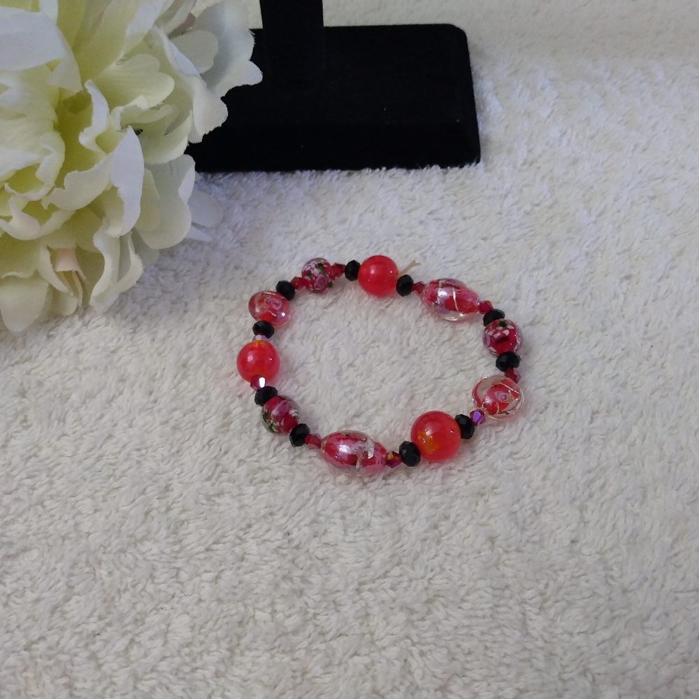 3/$10 🌟 NWOT Red Rose & Black Bead Bracelet - Picture 6 of 8